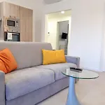 Rent 2 아파트 *